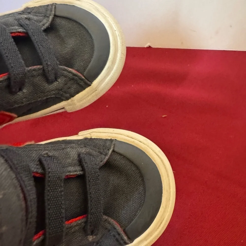 Converse Chuck Taylor Infant Size 5 EUC Super Cute! Fast Shipping